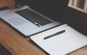 desk-593327_1280