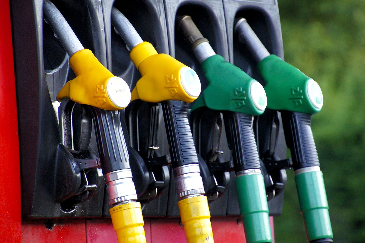 Cartelli prezzi medi dei carburanti: ritorna l'obbligo di esposizione