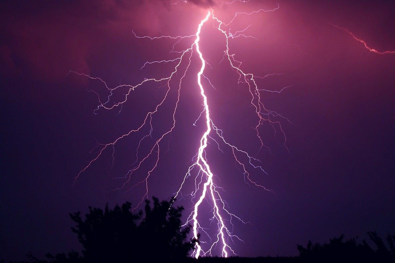 thunder-953118_1280 Emilia Romagna: eventi calamitosi 22-27 luglio 2023, concessione delle prime misure di sostegno